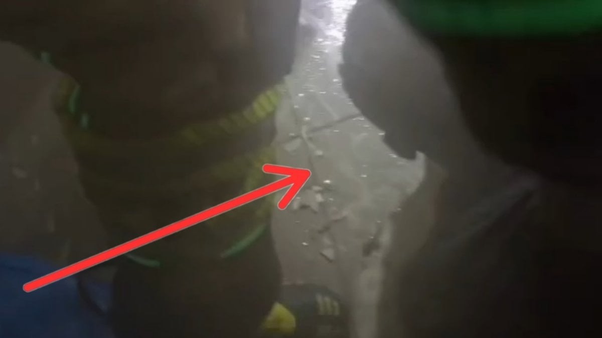 Diyarbakır'da yangında baygın bulunan kişiyi itfaiye ekipleri kurtardı