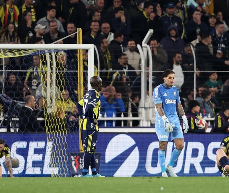 Fenerbahçe, 4 günde 2 darbe birden aldı