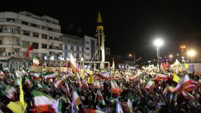 İran'da binlerce kişiden ABD ve İsrail'e "füzeli" protesto
