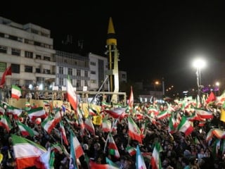 İran'da binlerce kişiden ABD ve İsrail'e "füzeli" protesto