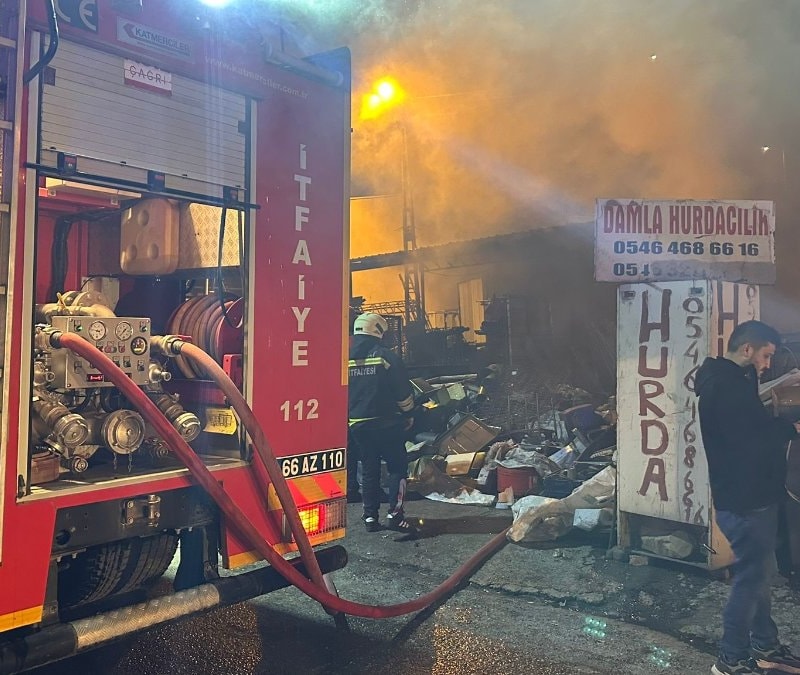 Yozgat’ta hurdacıda çıkan yangın söndürüldü