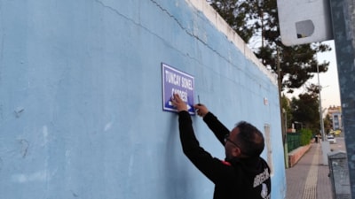 Tuncay Sonel'in adının verildiği caddenin tabelası söküldü