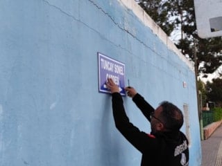 Tuncay Sonel'in adının verildiği caddenin tabelası söküldü