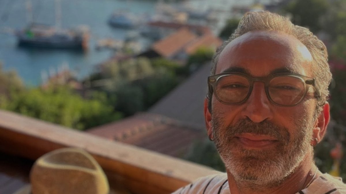 Projenin kadrosundan çıkarılmışı! Fırat Tanış'tan şiddet açıklaması