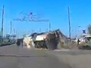 Gaziantep’te akaryakıt yüklü tır devrildi: O anlar kameraya yansıdı