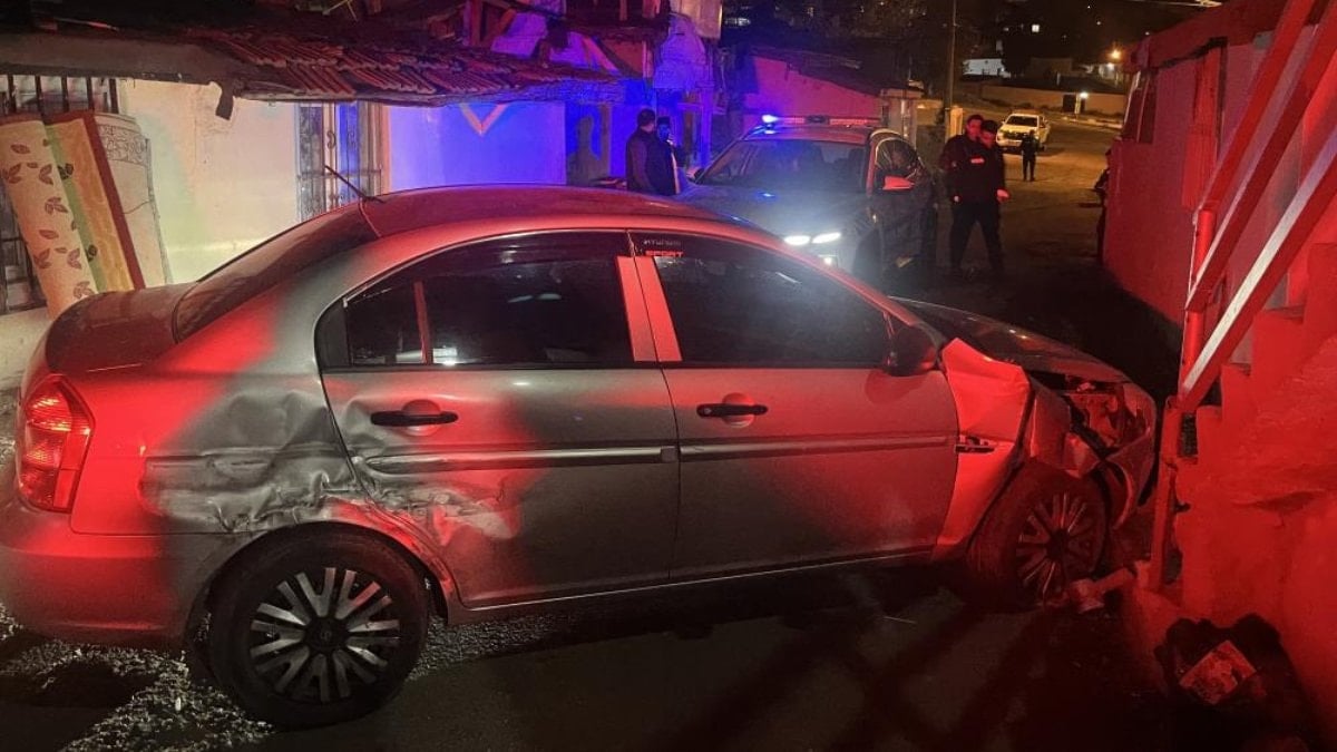 Tekirdağ'da polisten kaçan alkollü sürücü korkuluklara çarptı