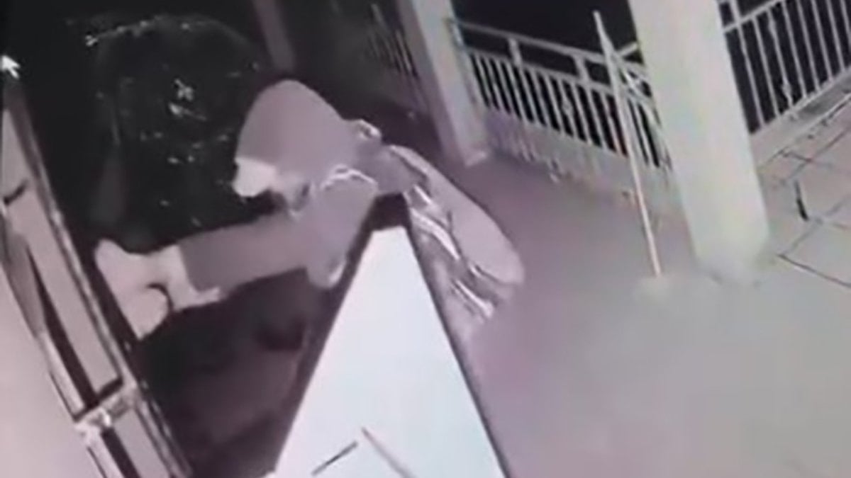 Elazığ’da eşyaları çarşafa sarıp kaçtılar