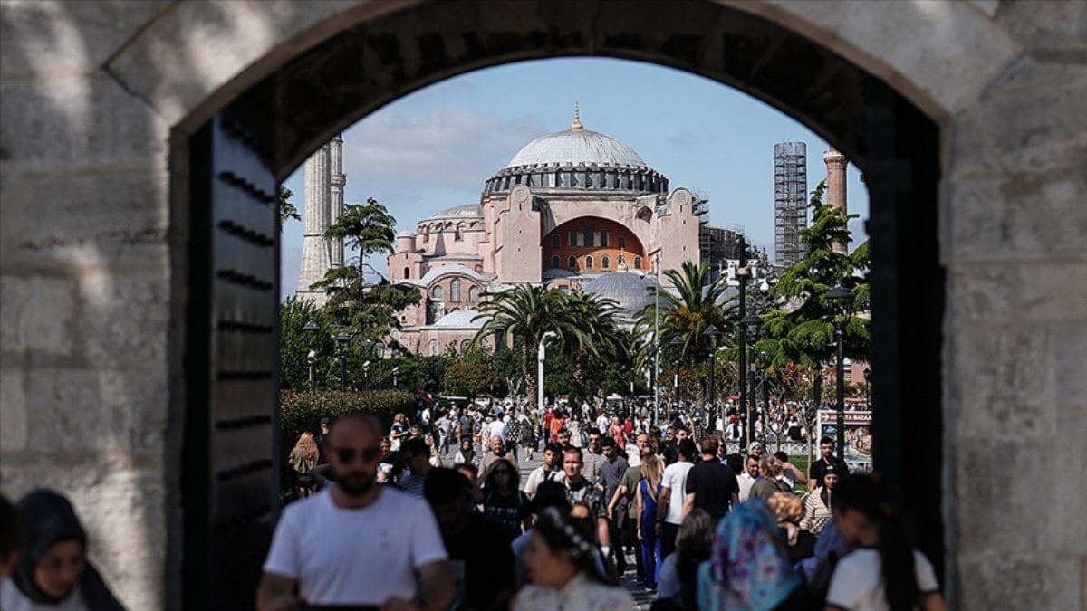 Yerli turistler geçen yıl seyahate 555,1 milyar lira harcadı