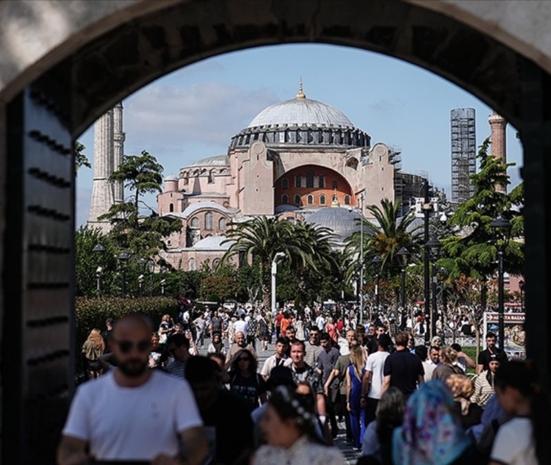 Yerli turistler geçen yıl seyahate 555,1 milyar lira harcadı