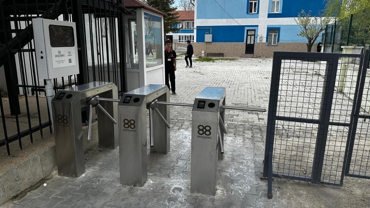 Denizli’de pilot okulda turnike sistemi: Şiddet ve devamsızlık neredeyse sıfırlandı