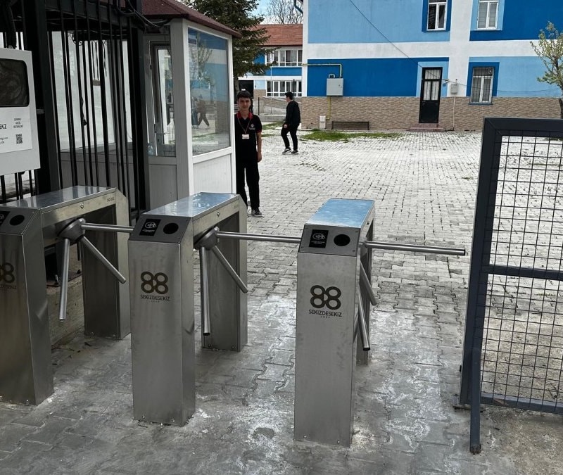 Denizli’de pilot okulda turnike sistemi: Şiddet ve devamsızlık neredeyse sıfırlandı