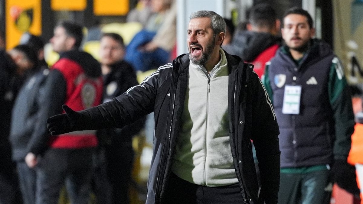 Serkan Özbalta, takımını Süper Lig'e taşıyan 125. teknik direktör oldu