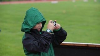 Serdar Dursun'dan minik taraftara anlamlı hediye