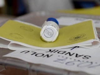 Asal Araştırma sordu: Bu pazar seçim olsa hangi partiye oy verirsiniz?