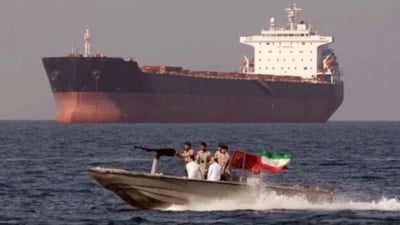 Hürmüz Boğazı’nda 3 gemiye ateş açıldı, İran ikisine el koydu