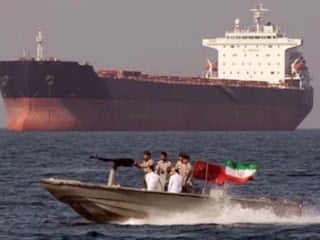 Hürmüz Boğazı’nda 3 gemiye ateş açıldı, İran ikisine el koydu