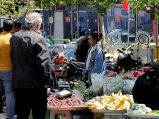 İran'ın başkenti Tahran'da vatandaşlar günlük hayatlarına devam ediyor