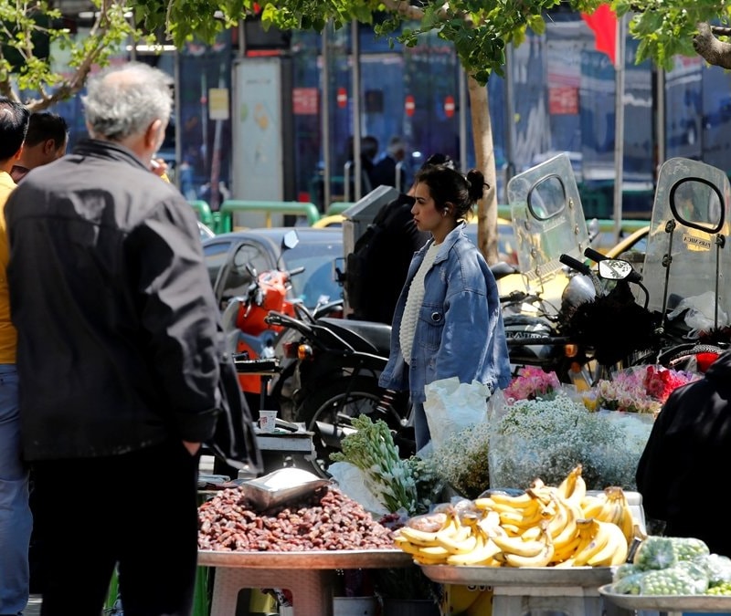 İran'ın başkenti Tahran'da vatandaşlar günlük hayatlarına devam ediyor