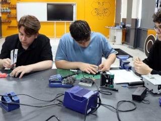 Kırklarelili öğrenciler Yunanistan’da zirvede: Robot olimpiyatlarından çifte başarı