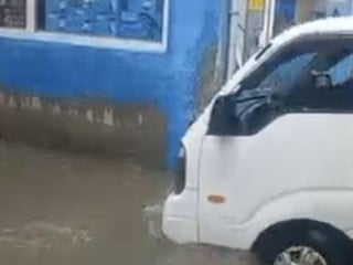 Balıkesir'de sağanak sonrası cadde ve sokaklar göle döndü