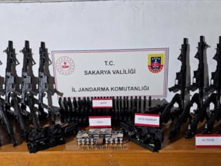 Sakarya'da silah kaçakçılarına darbesi: Cephanelik ortaya çıkarıldı