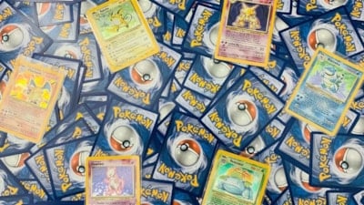 Biriktirdiği kartlar hayatını değiştirdi; Öyle bir fiyata satıldı ki...