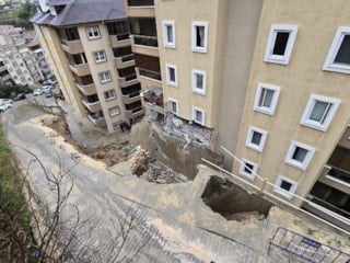 Bursa'da istinat duvarı çöktü