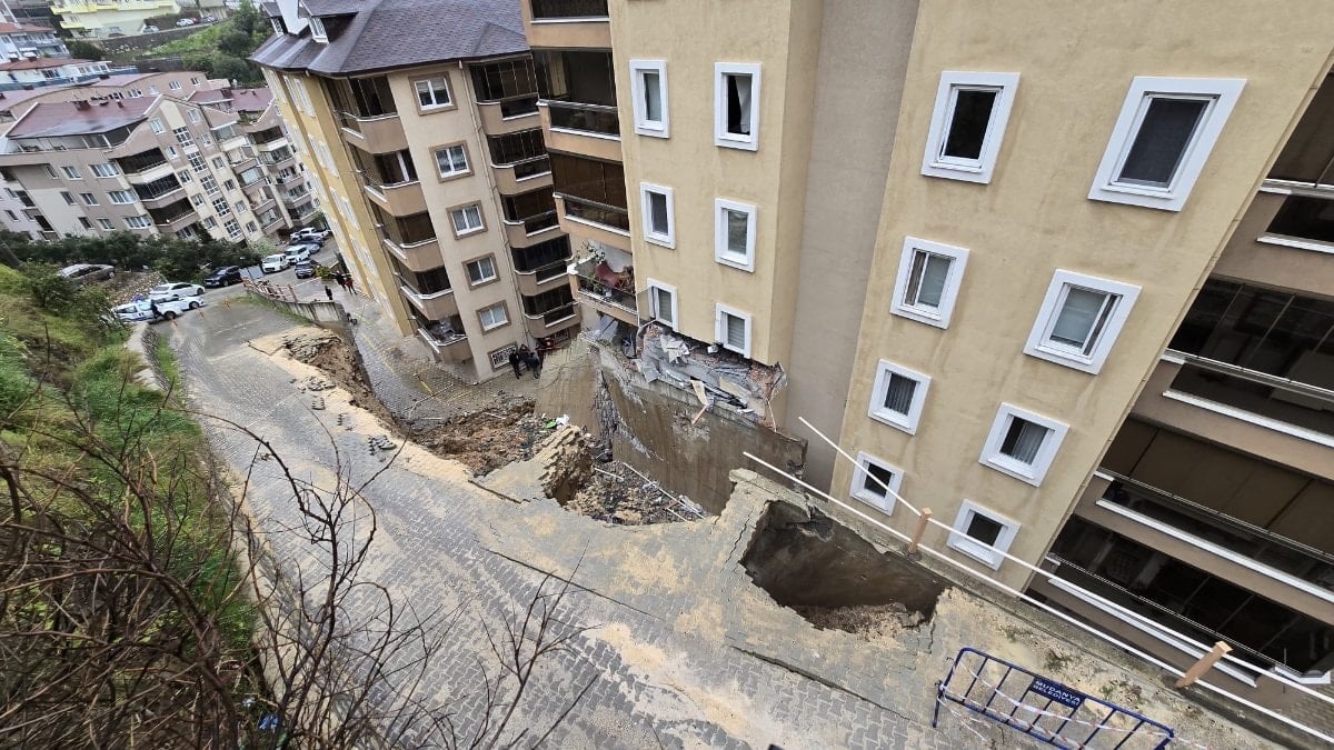 Bursa'da istinat duvarı çöktü