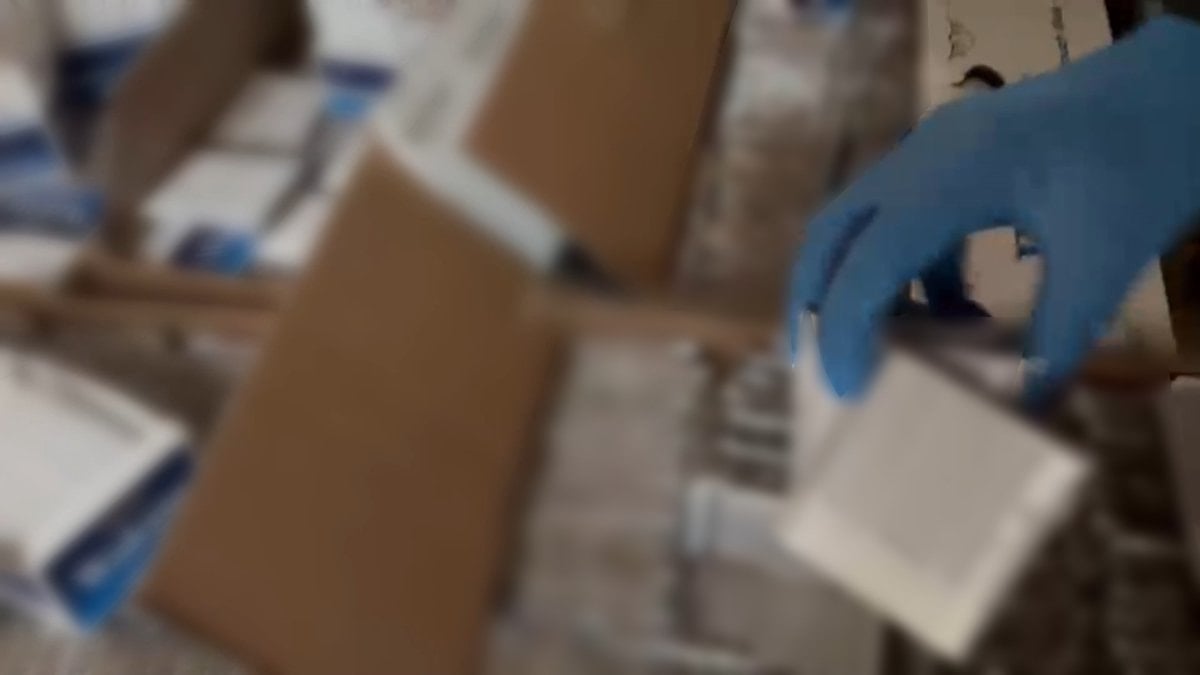 Eskişehir'de kaçakçılık operasyonu: Milyonlarca makaron ele geçirildi