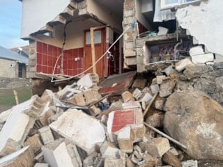 Ağrı’daki depremde köylerdeki bazı yapılar hasar gördü