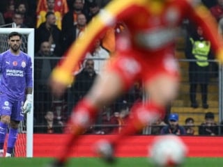 Galatasaray taraftarı, Günay Güvenç'i ıslıkladı