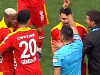 Victor Osimhen'den maç sonu hakeme büyük tepki!