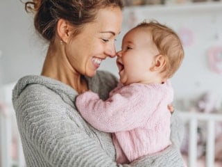 Doğum iznini artıran kanun teklifi TBMM'den geçti