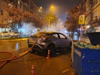 Samsun'da babasıyla tartıştı, park halindeki aracı yaktı