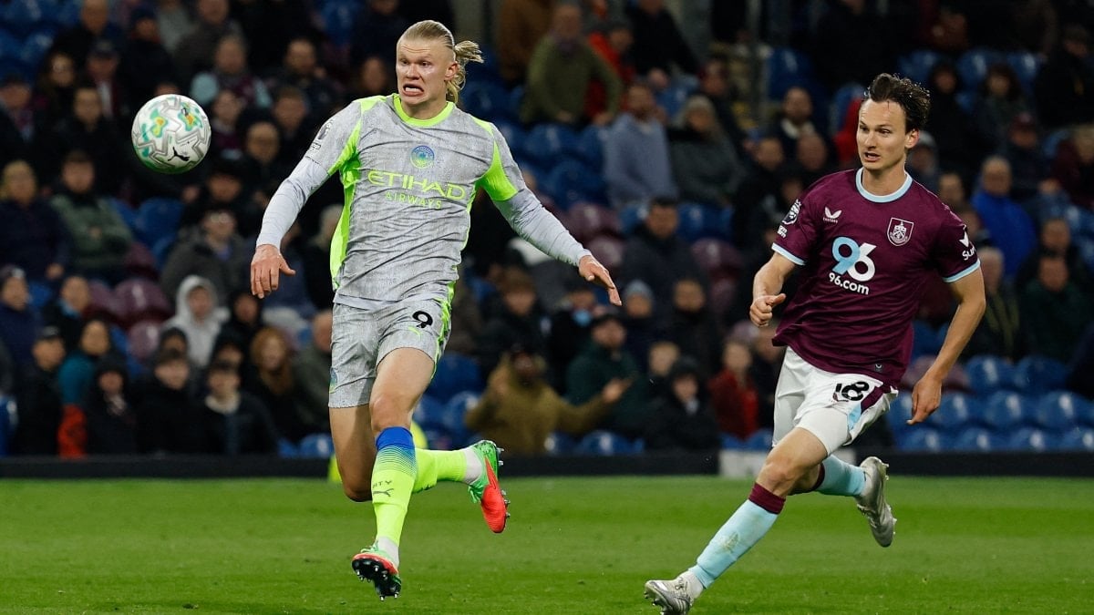 Manchester City, Burnley'yi deplasmanda yendi