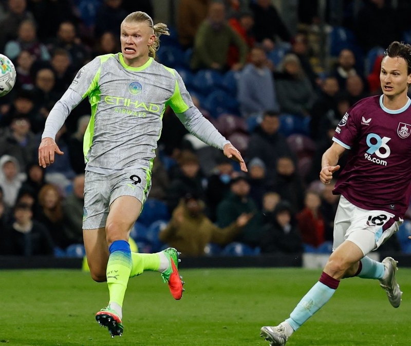 Manchester City, Burnley'yi deplasmanda yendi
