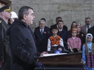 Yusuf Tekin, öğretmen ve öğrencilerle Anıtkabir'de