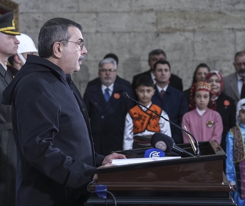 Yusuf Tekin, öğretmen ve öğrencilerle Anıtkabir'de