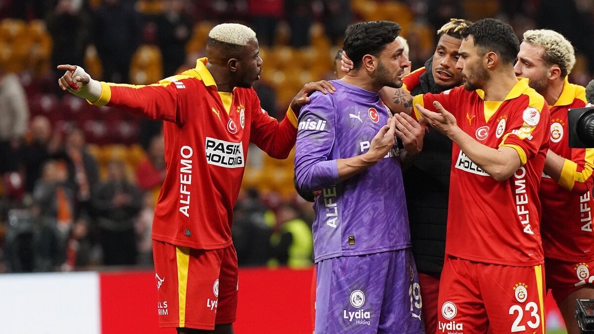 Victor Osimhen'den Günay Güvenç'e destek paylaşımı