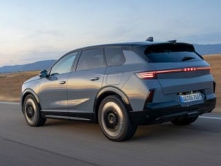 Opel Grandland Elektrik, 4x4 modeliyle Türkiye'de satışa çıktı