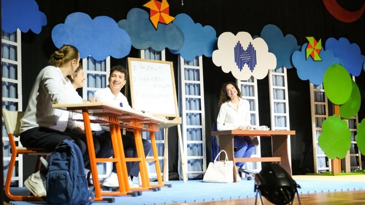 Halkbank Çocuk Tiyatrosu Türkiye’yi dolaşmayı sürdürüyor