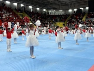 Bir annenin 23 Nisan isyanı: Parası olmayan çocuk ne yapsın