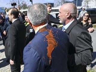 Almanya'da İran'ın devrik Şah'ının oğlu Pehlevi'ye kırmızı sıvı atıldı