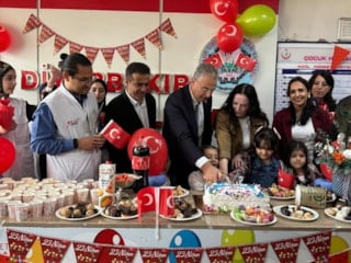 Diyarbakır'da minik hastalara 23 Nisan sürprizi