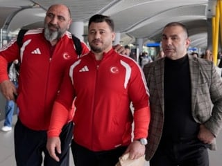 Şampiyon güreşçi Rıza Kayaalp yurda döndü