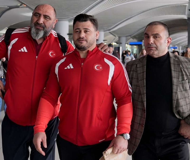 Şampiyon güreşçi Rıza Kayaalp yurda döndü