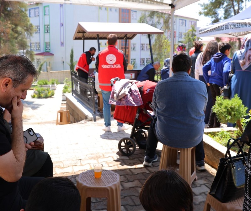 Kahramanmaraş'taki okul saldırısında ölen Zeynep'in babasından 23 Nisan ziyareti