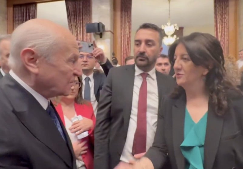 69ea48858b039917__w1200xh835 Devlet Bahçeli, DEM Partili Tuncer Bakırhan ve Pervin Buldan ile selamlaştı