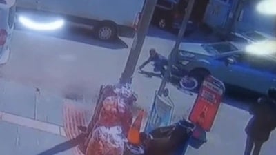 Batman'da bisikletiyle otomobilin altına giren çocuk metrelerce sürüklendi