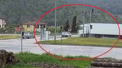 Amasya'da tırla çarpışan otomobilden fırlayan 10 aylık bebek öldü